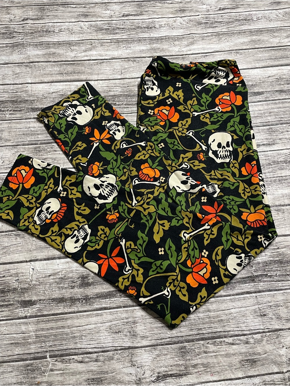LuLaRoe TC2 Skulls & Roses Leggings Pants Great Condition Goth Halloween Autumn